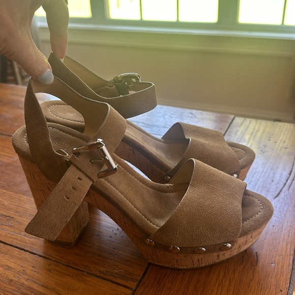 Michale Kors Sandal - Picture 3 of 12